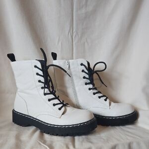 Sincerely Jules White Combat Moto Boots with Black Laces Size 9.5